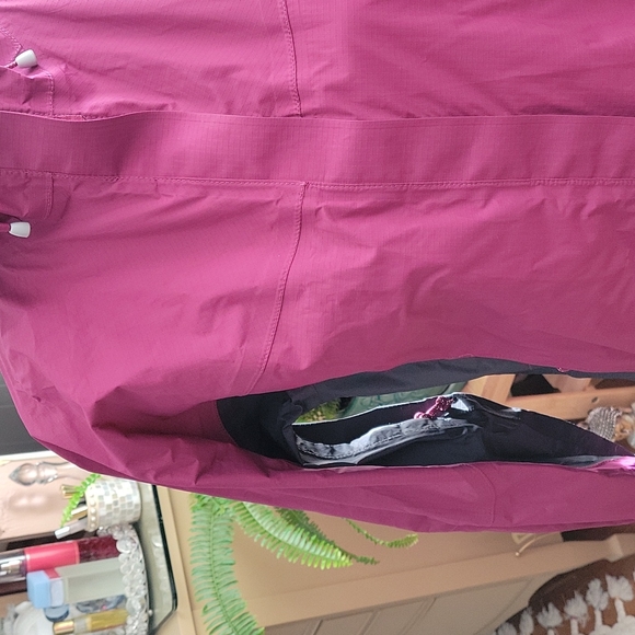 Ladie's LL Bean Windbreaker - Picture 3 of 7